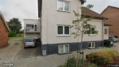 Boligudlejningsejendomme til salg i Løsning - Foto fra Google Street View Boligudlejningsejendomme til salg i Løsning - Foto fra Google Street View
