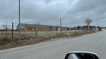 Erhvervsgrunde til leje eller salg lige ud til motorvej E20 midt på Fyn ved MC Donalds og Sunset