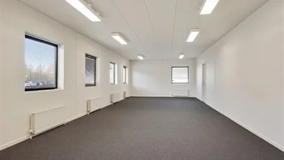 Kontorlejemål med fleksibel indretning og gode faciliteter i Tilst