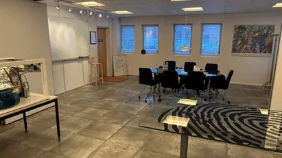 Pænt domicil i en ejendom som er en er del af en ingeniørvirksomhed