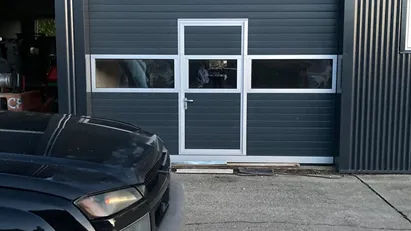 85 m2 nybygget værksted/hal incl. kontor.