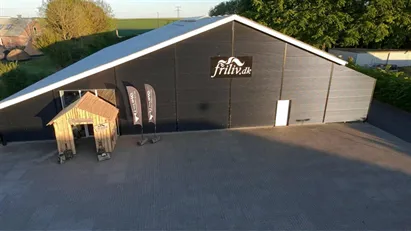 Lager, kontor og Showroom til leje nær E45