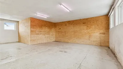 FUNKTIONELT LAGER MED LEDHEJSEPORT