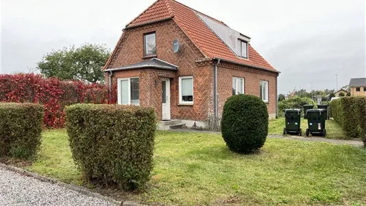 Boligudlejningsejendomme til salg i Løsning - billede 4