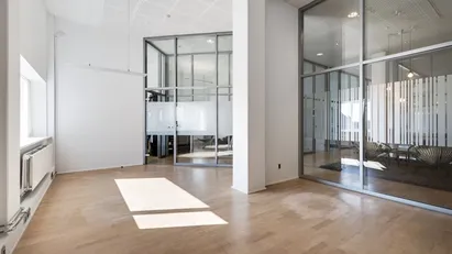 Ingen binding, kontor til 1.350 kr. – med parkeringsmulighed lige ved døren i Randers