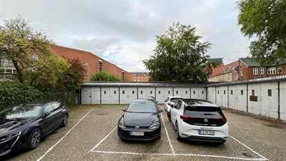 Garage i ø-gadekvarteret til leje