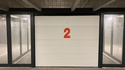 Tørt og opvarmet Box-rum udlejes med indendørs af- og pålæsnings muligheder samt brikssystem til aflåst port Tørt og opvarmet Box-rum udlejes med indendørs af- og pålæsnings muligheder samt brikssystem til aflåst port