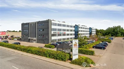 Storrumskontor samt ét mødelokale