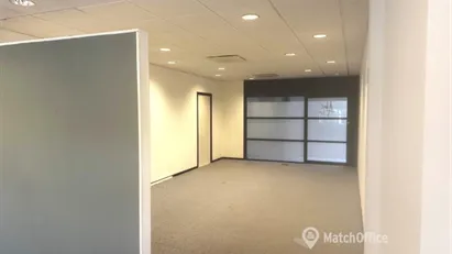 Kontor med adgang til køkken og toiletter