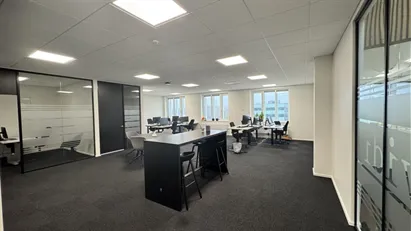 Kontorlokale med plads til 8–10 medarbejdere – inkl. eget mødelokale