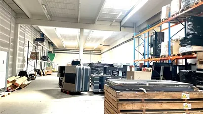 714m2 Lagerhal - Tæt på E20