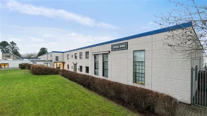 Lyst og rummeligt lejemål tæt på motorvej