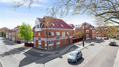 Bolig-/erhvervsejendom midt i Køge