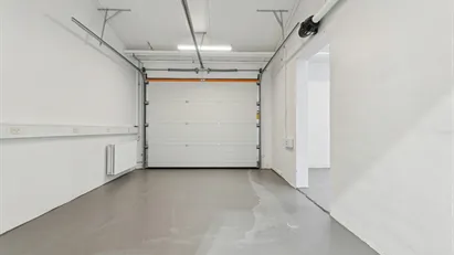 Nyrenoveret lager med port og fleksible muligheder – centralt i Rødovre